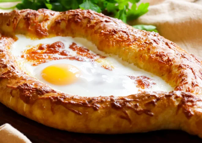 Khachapuri, el tradicional pan georgiano relleno de queso