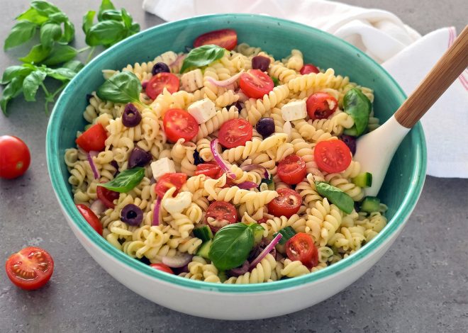 Ensalada de pasta griega con queso feta (Receta fácil)